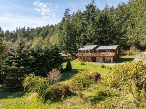 Doe Bay House | Family Fun, Private, Close To Trails, Beaches