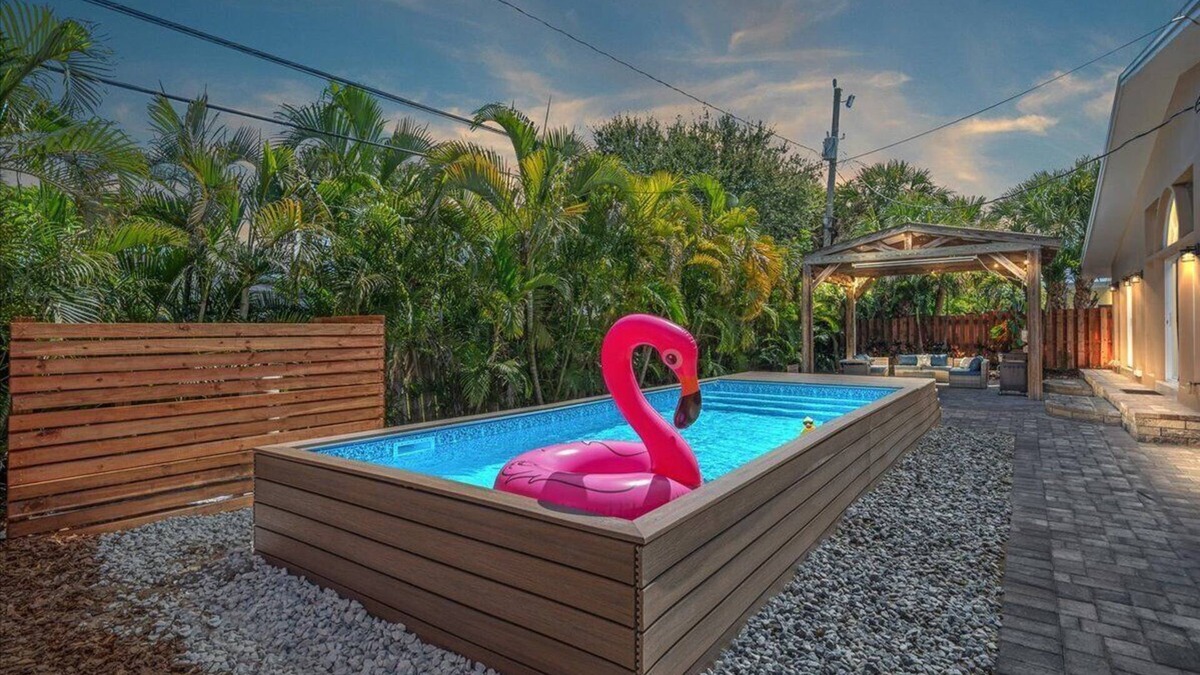 Indian Harbour Beach House | Family Fun-5B -Heated Modern Pool- Game Room - 2 Mins Beach-Short Orlando Drive