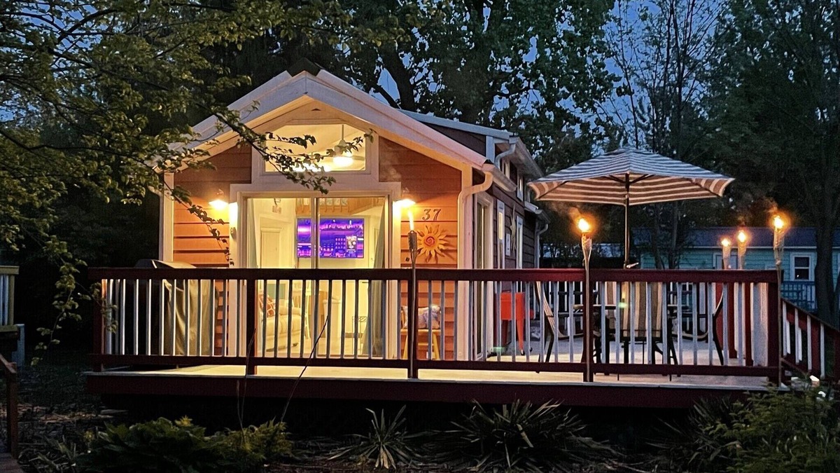 Put-in-Bay Villa | Family Fun Villa with all the amenities of home - Beautifully decorated!