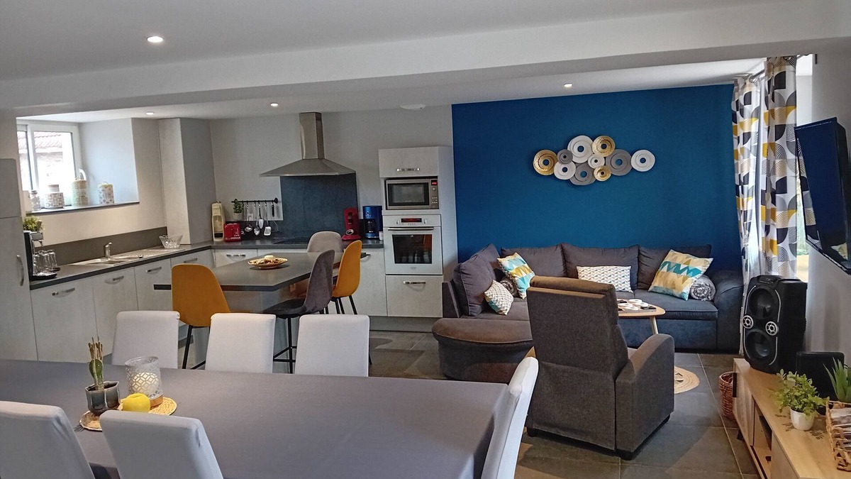 Besneville House | Family gîte for 14 people