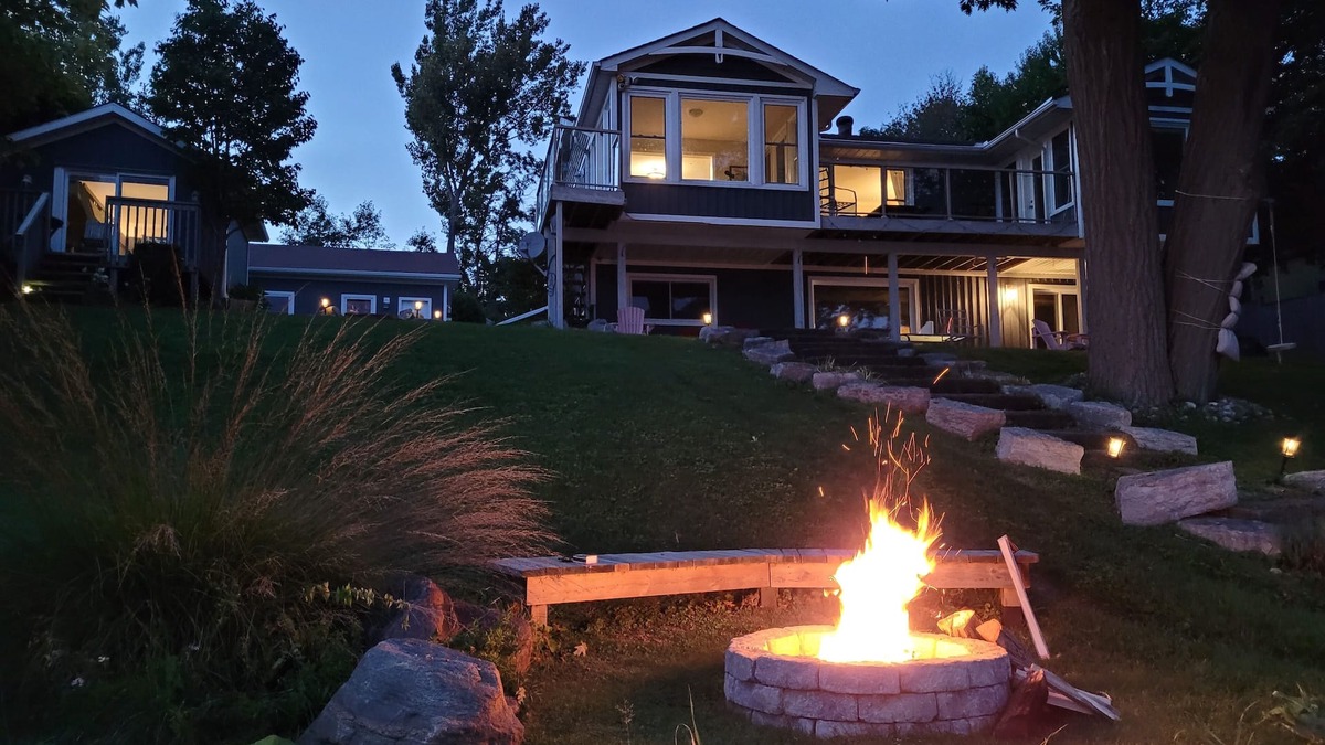 Severn Cottage | Family Getaway On Lake Couchiching - Cumberland Beach