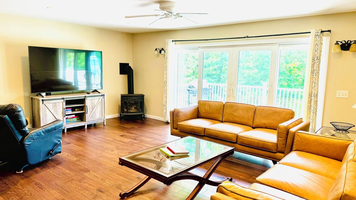 North Conway House | Family Getaway in N. Conway, Sleeps 16, AC, Hot Tub, Game Room, Pets Welcome