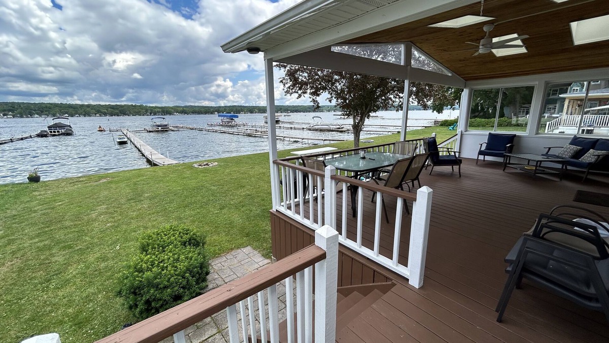 Lakeville Cottage | Family Getaway on Pebble Beach Cove