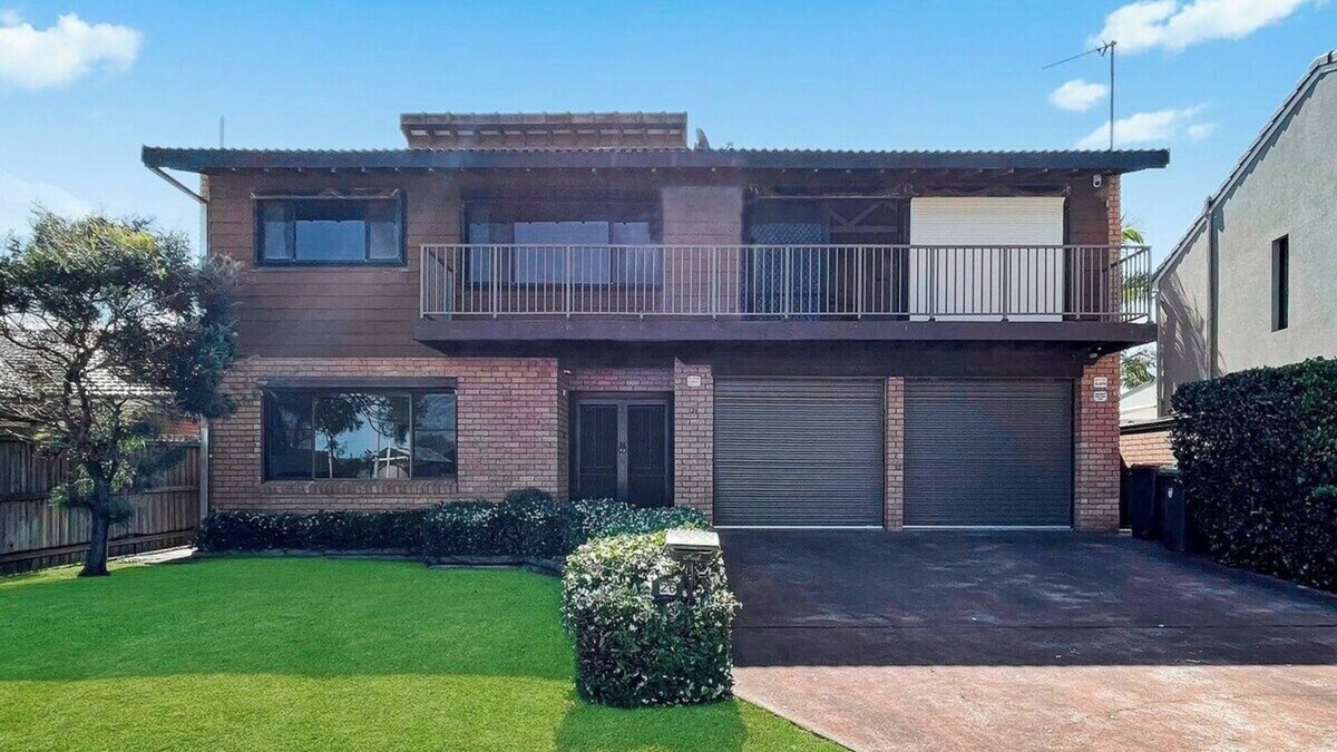 Warilla House | Family Getaway - Opposite Warilla Beach