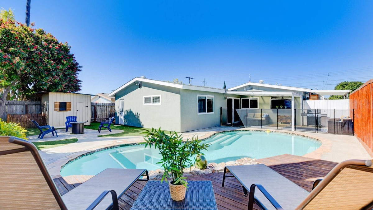 Clairemont House | Family Getaway ★ Pool & Hot-tub ★ HVAC ★ 4BD & Central