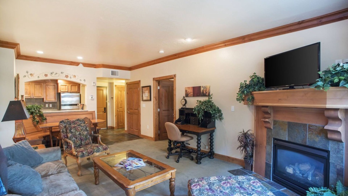 Zermatt Villa | Family Getaway~Pool, Tubing, Skiing, & Ice Castles Villa 1022-2