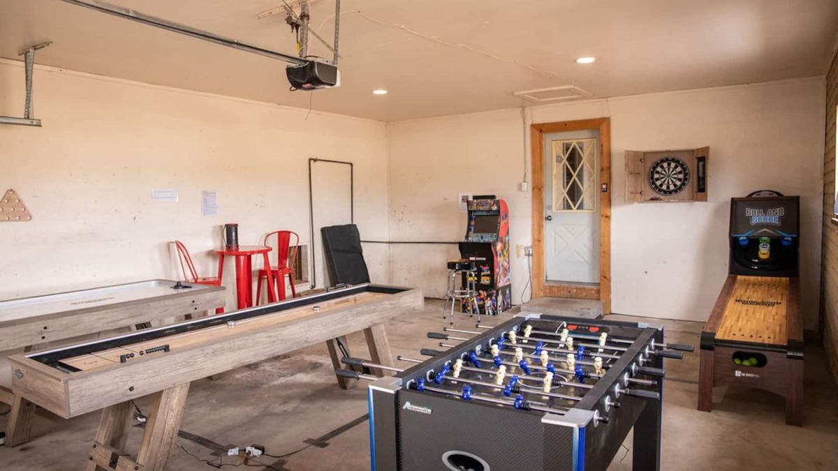 Baderville Cottage | family getaway with hot tub and game room on 2 acres