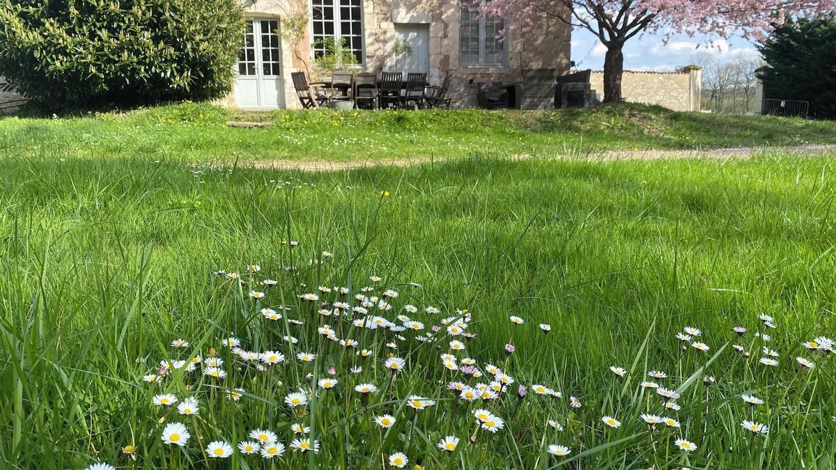 Accolay Cottage | Family gîte in the grounds of a historic monument - Burgundy Chablis -11 pers
