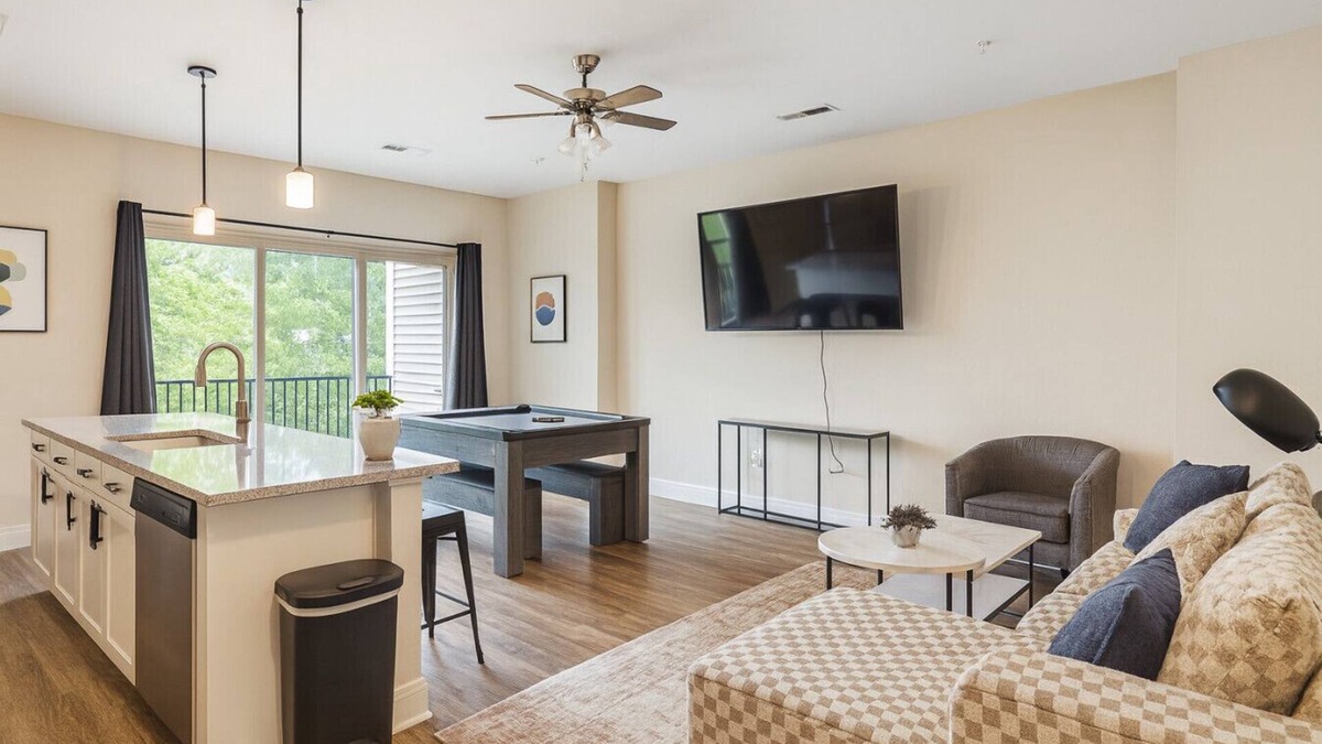 Glen Iris Apartment | Family & Group Retreat|3 Queens + Pool Table 4th
