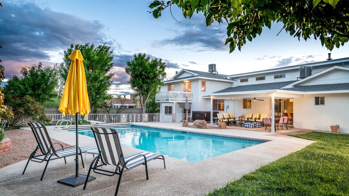 Albuquerque House | Family&Groups, 5br, Sleep 12, Pool/Hot tub/Firepit