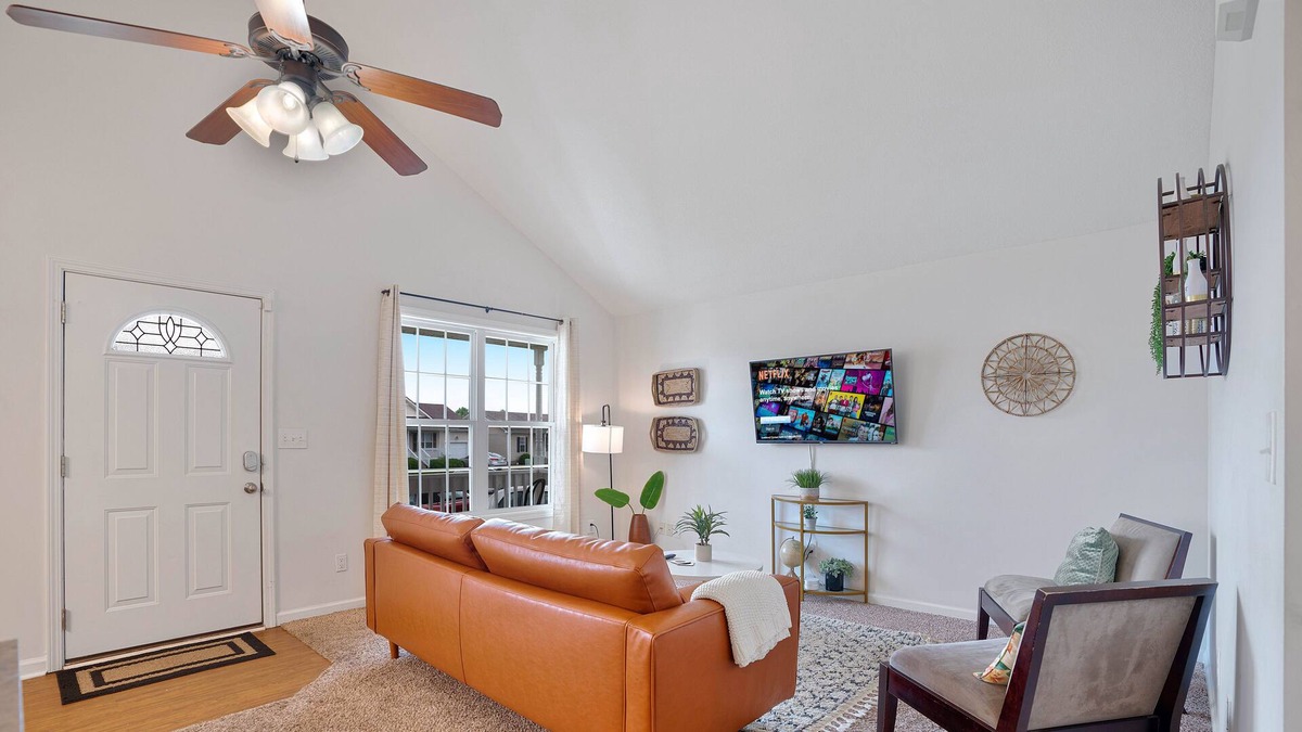 Clarksville House | Family Haven: Inviting 3 Bedroom, 2 Bathroom Home with a Safe Fenced Backyard