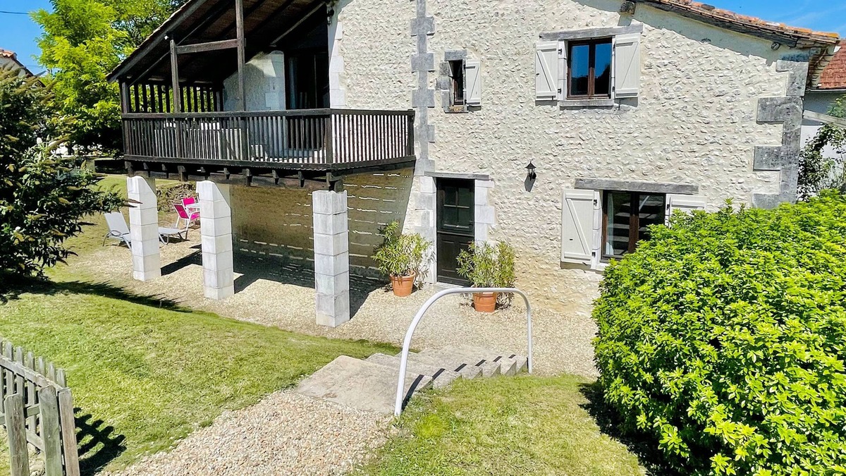 Nabinaud Cottage | Family Holiday Hamlet - Heated Pools, Golf, Tennis, Creche, 10 mins to beach!