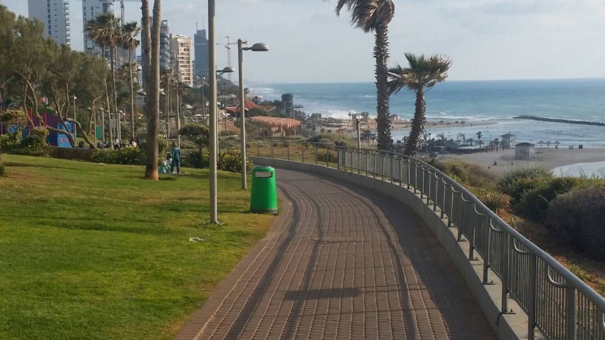 Netanya Apartment | FAMILY HOLIDAYS and COMFORT = close BEACH and CITY CENTER