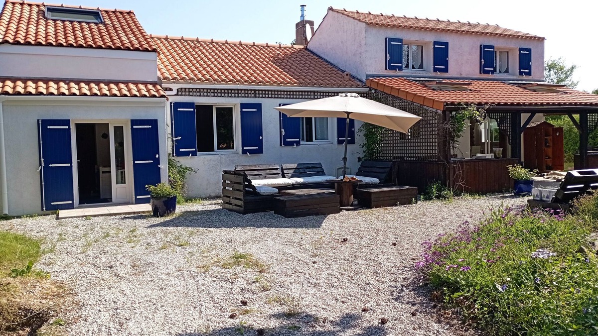 Pornic House | Family home 10/12 people heated pool, 5 bedrooms, pets welcome.