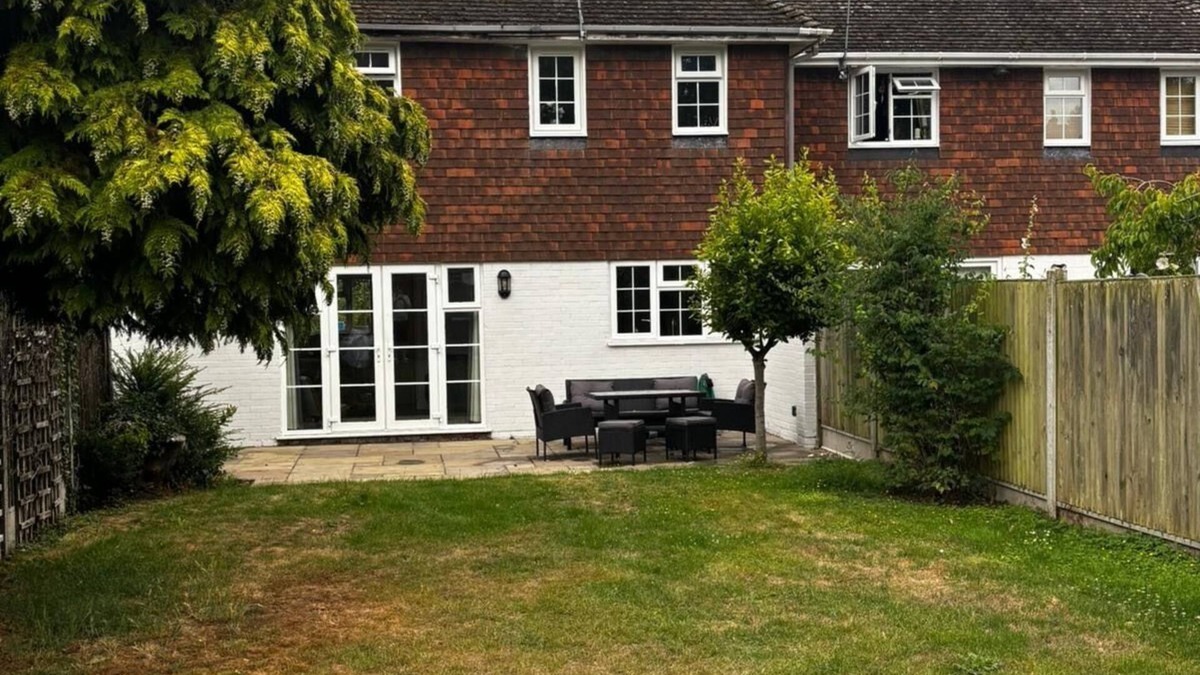 Wingham House | Family Home 3 Bed Vicarage Gardens, Wingham, Kent