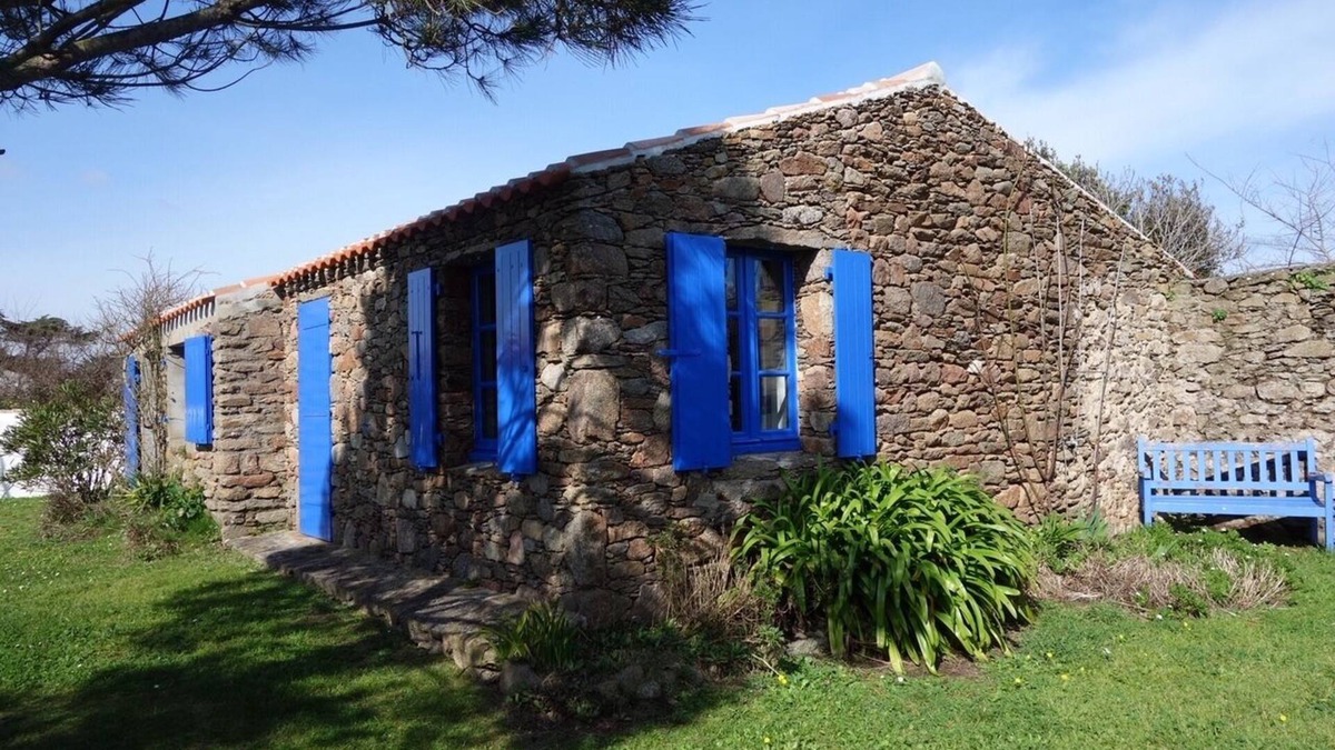 Ile d'Yeu House | Family home, 5-minute walk from Les Vieilles beach.