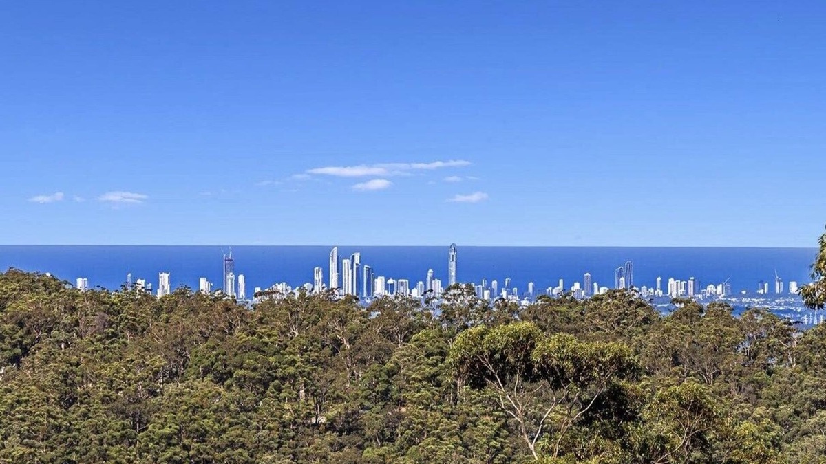 Eagle Heights House | Family Home - Scenic water views and Gold Coast hinterland
