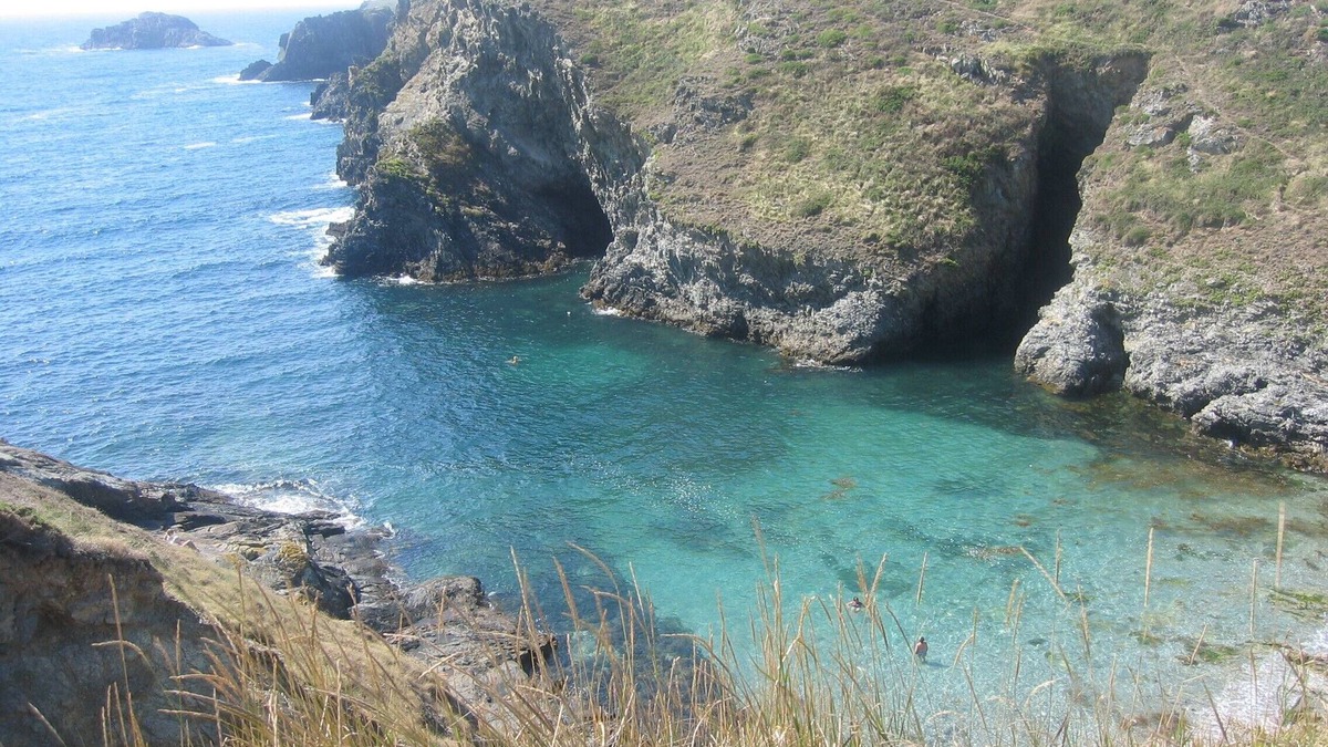 Bangor House | Family home, Belle-Ile-en-Mer, heated pool and spa/jacuzzi, 8/10 people