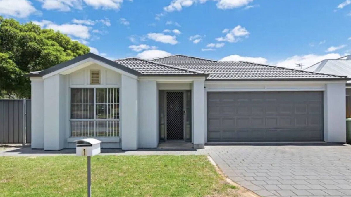 Elizabeth Downs House | Family home fit for a fiesta