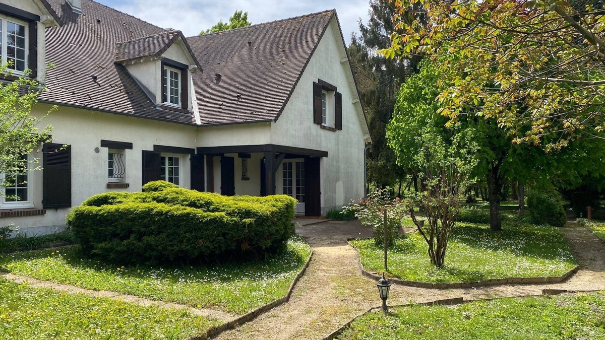 Huisseau-sur-Mauves House | Family home, its park and streams, on the route des Châteaux