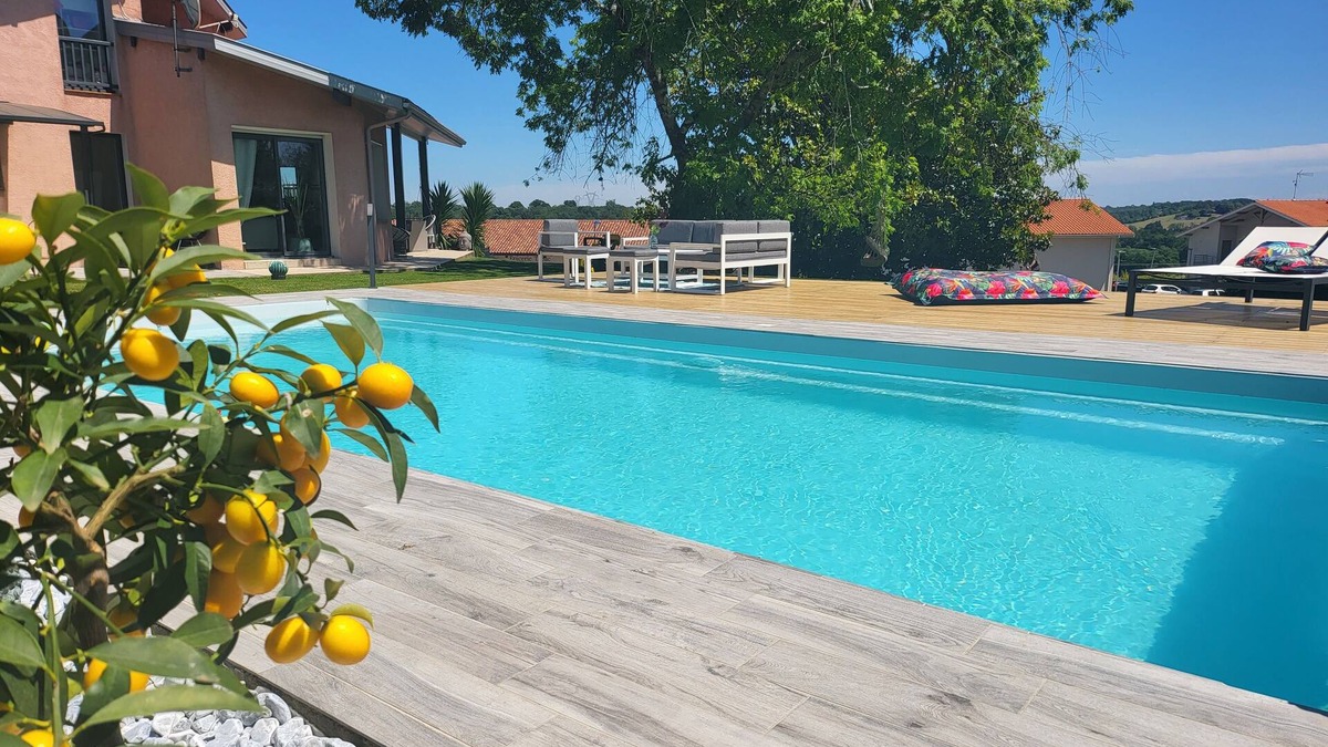 Saint-Lon-les-Mines House | Family home Swimming pool Jacuzzi Relaxation Garden