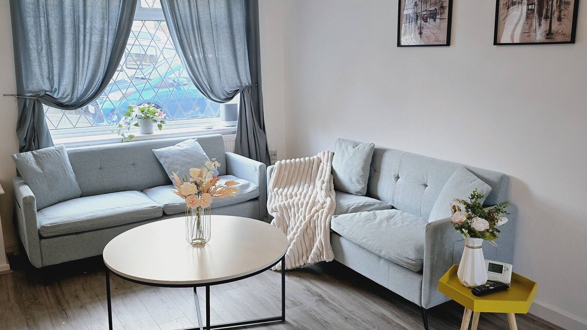 Chatham House | Family home in a quiet location and close to M2 and all routes