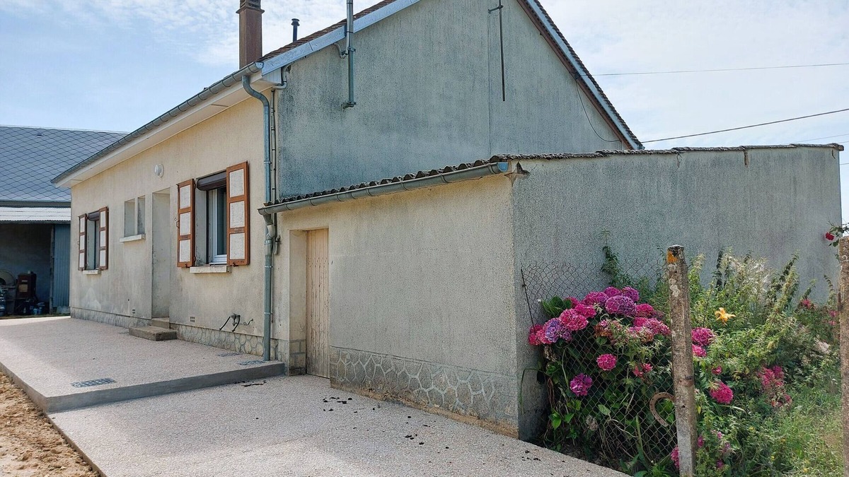 Saumeray Cottage | Family home in a quiet area with garden and BBQ
