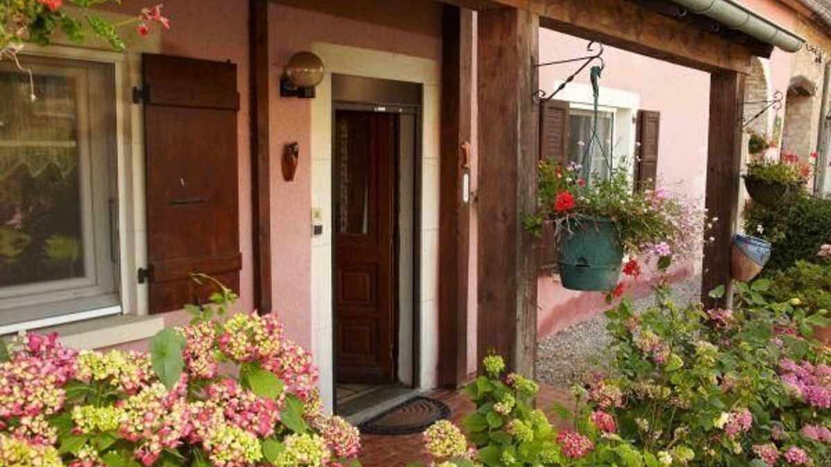 Brotte-les-Ray Cottage | Family home in Brotte-lès-Ray, beds made on arrival