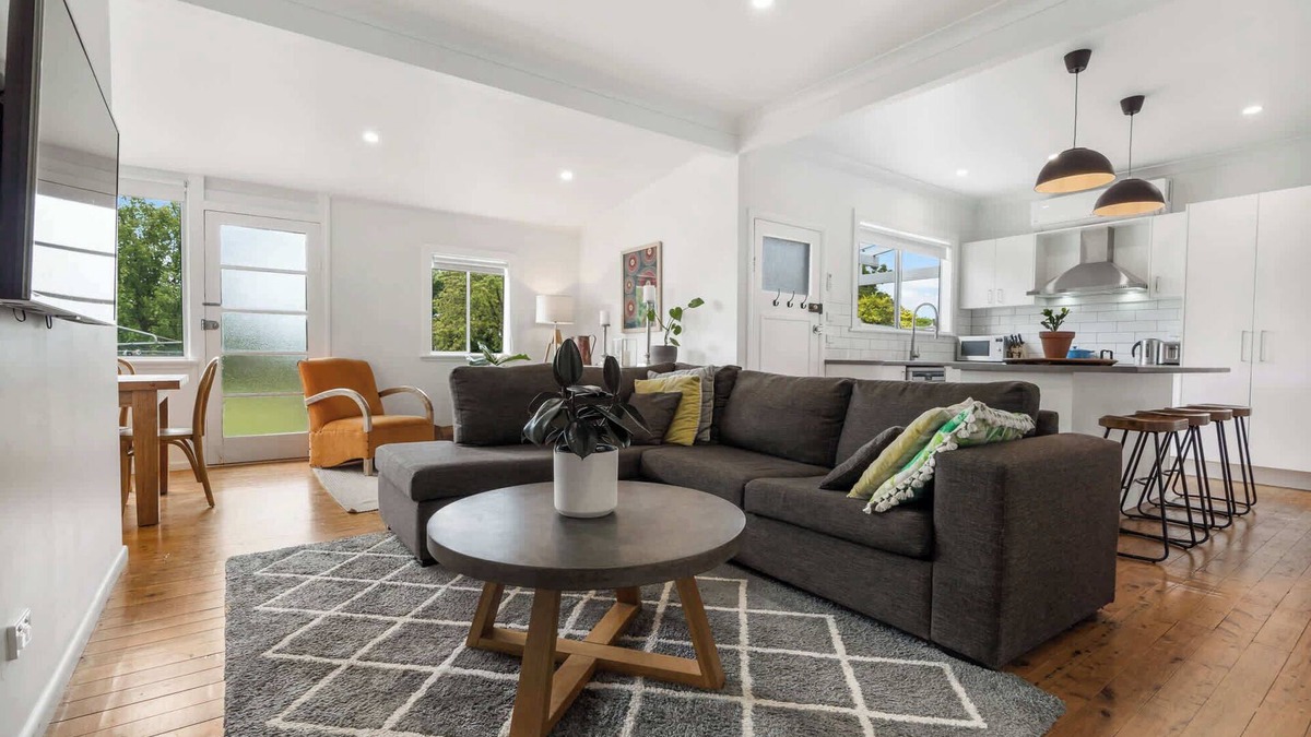 Orange East House | Family Home in East Orange - Cosy & Spacious