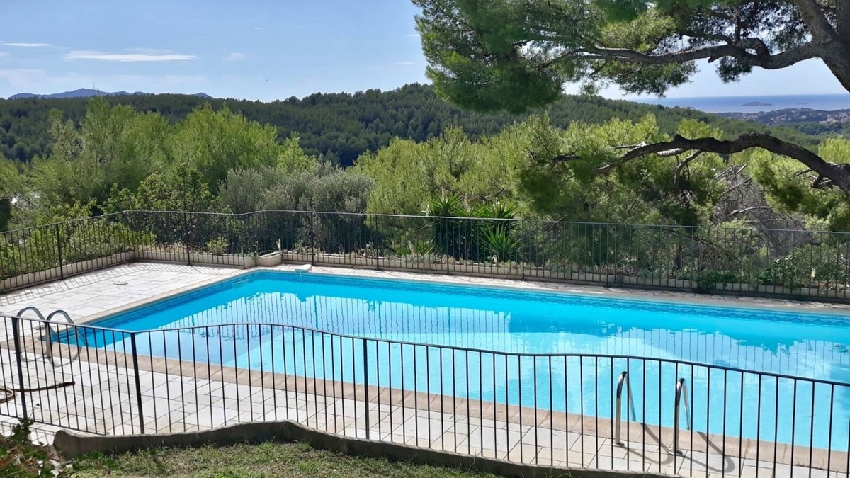 Ollioules House | FAMILY HOME IN THE HEIGHTS OF SANARY, BREATHTAKING VIEW OF THE BAY