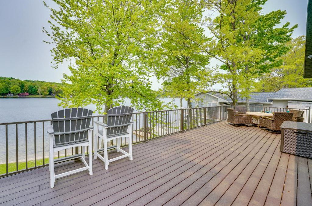 Hart House | Family Home on Crystal Lake with Private Beach!