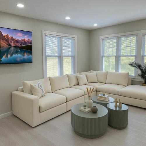 East Shore House | Family Home Pool HotTub Near Lighthouse Point Park
