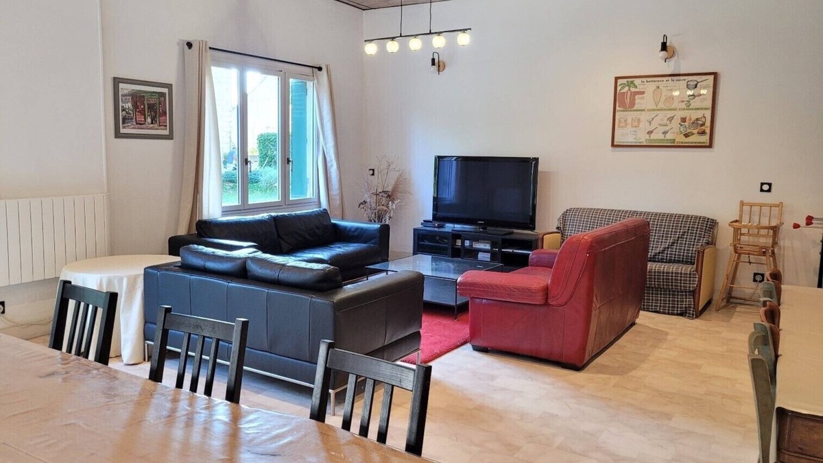 Souppes-sur-Loing House | Family home sleeps 10, 1 hour from Paris