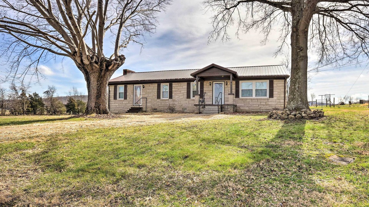 Monticello House | Family Home w/Deck, 2 Mi to Lake Cumberland
