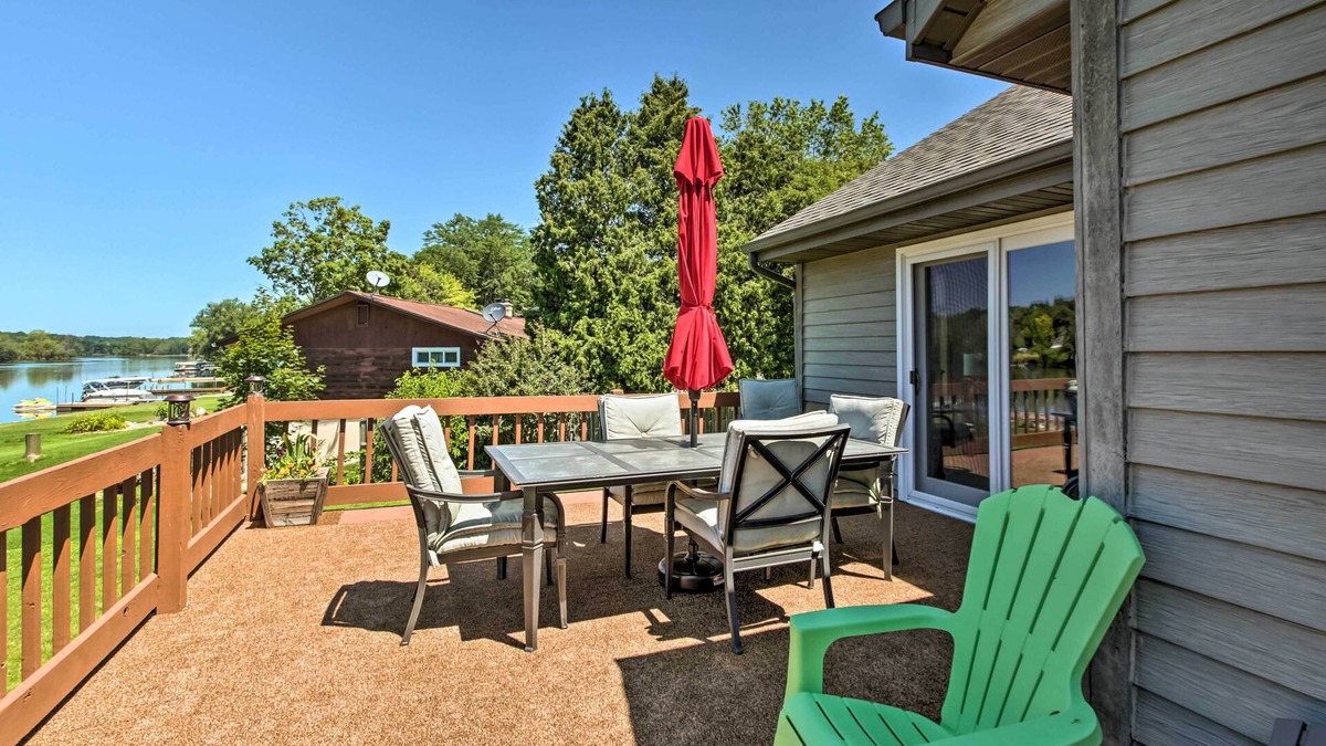 Janesville House | Family Home w/Deck, Yard, Dock on Rock River