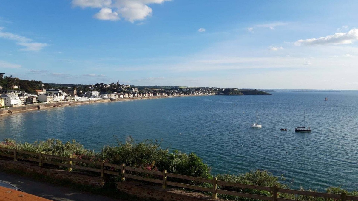 Pleherel-Plage-Vieux-Bourg House | Family home with exceptional sea view.