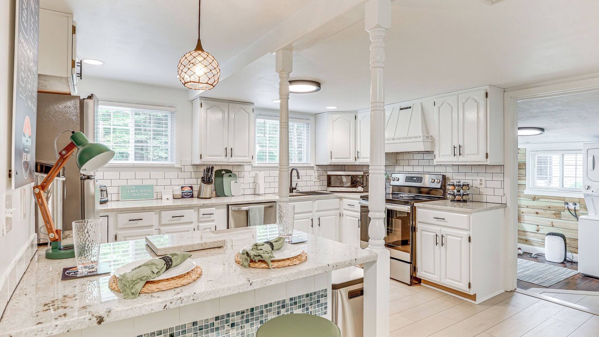 Wayland House | Family Home w/Hot Tub: 1/2 Mi to Lake Milton
