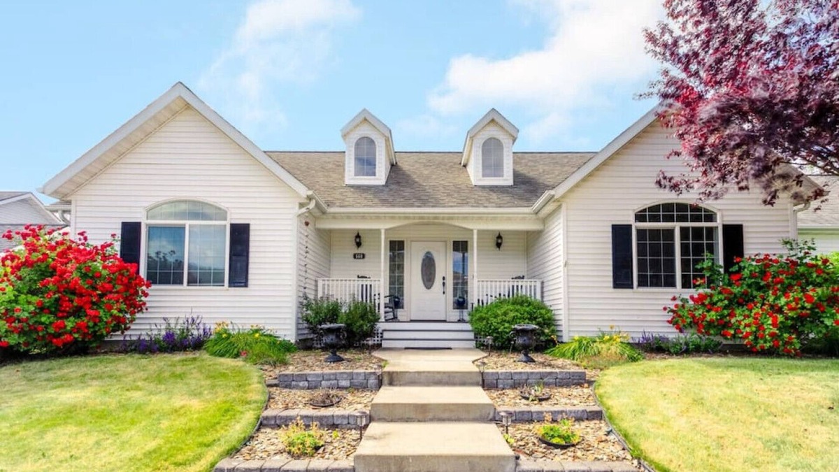 Post Falls Apartment | Family Home w/Pool Table + Fall Weekly Discounts