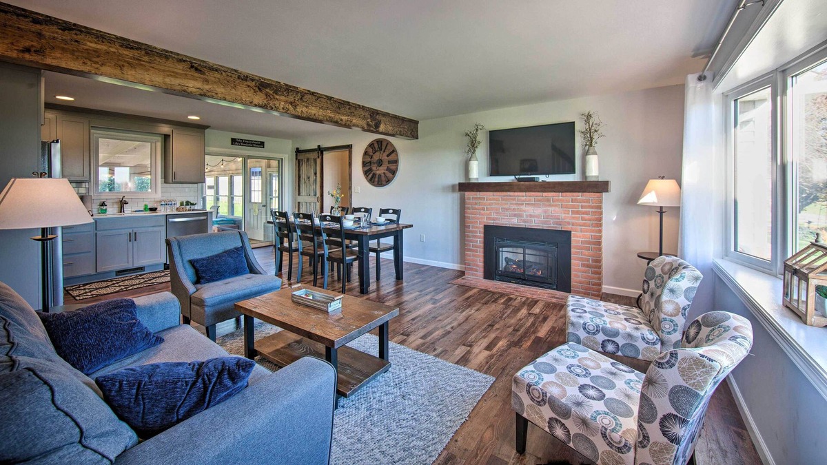 Ronks House | Family Home w/Sunroom & Hot Tub, 12mi to Lancaster