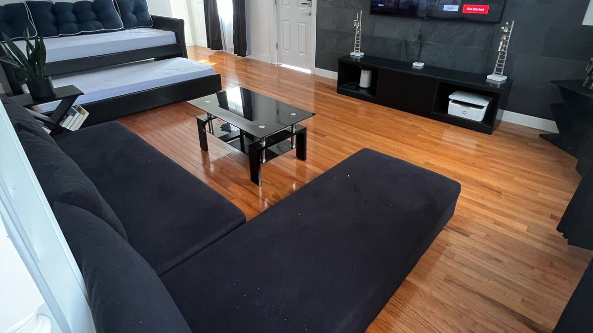 Eatontown House | Family home with 8ft fence backyard/ 15 minutes drive to the beach