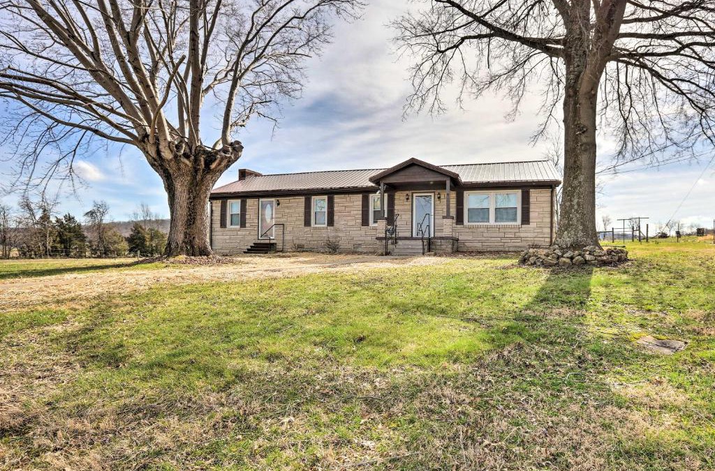 Monticello House | Family Home with Deck, 2 Mi to Lake Cumberland