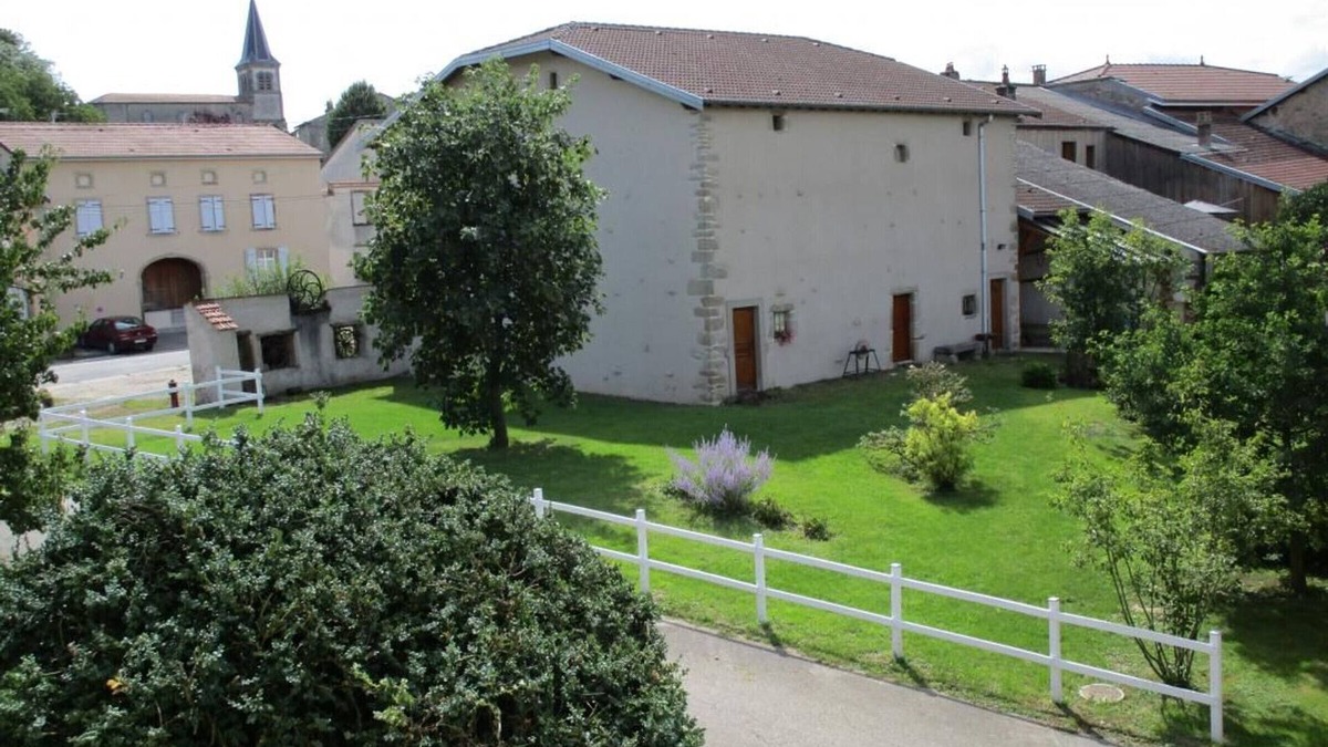 Esley Cottage | Family home with fireplace, garden, and WiFi in Esley, Vosges