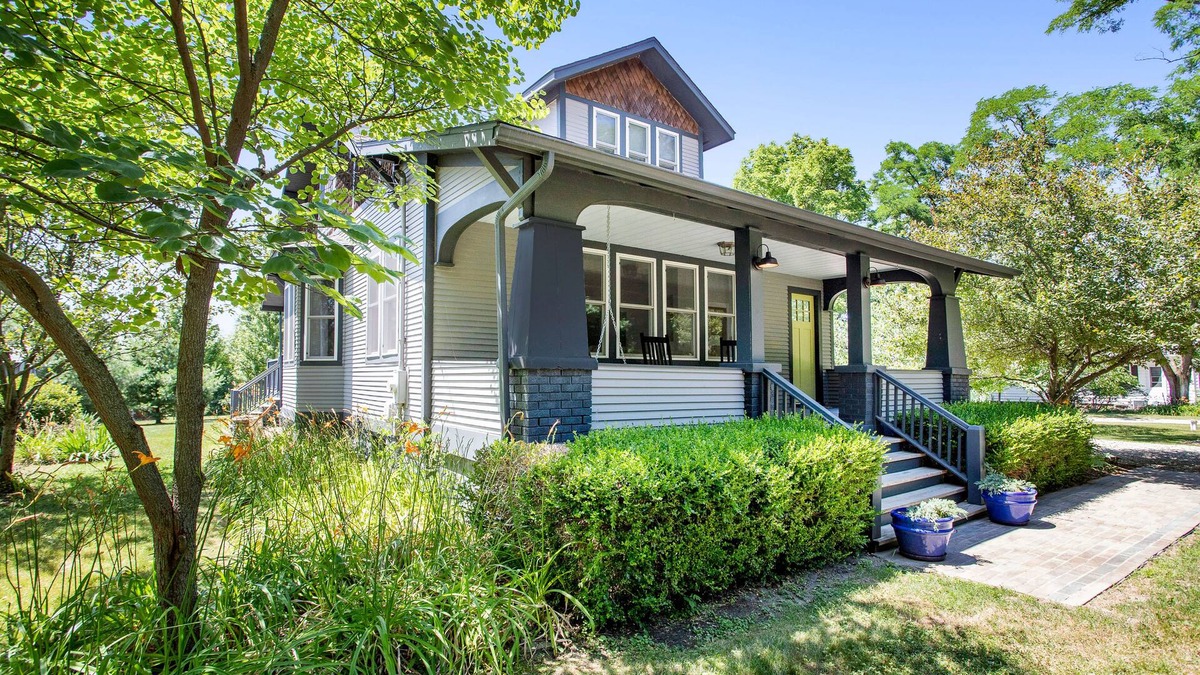 Three Oaks House | Family Home with Porch & Deck, Private Hot Tub, Firepit, & Fast WiFi - 1 Dog OK