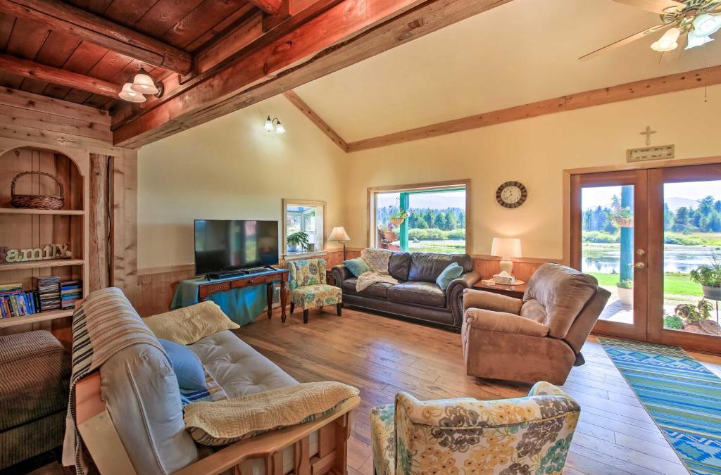 Priest River House | Family Home with Stunning River and Mountain View