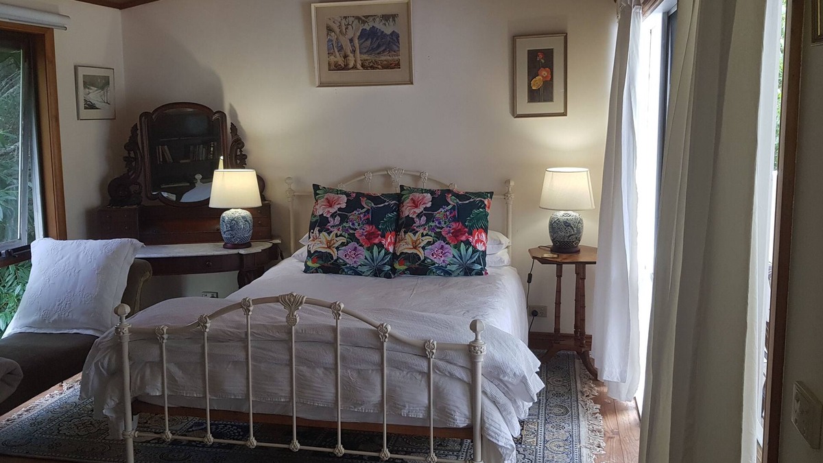 Wandiligong House | Family home, your private space & Pet-Friendly.