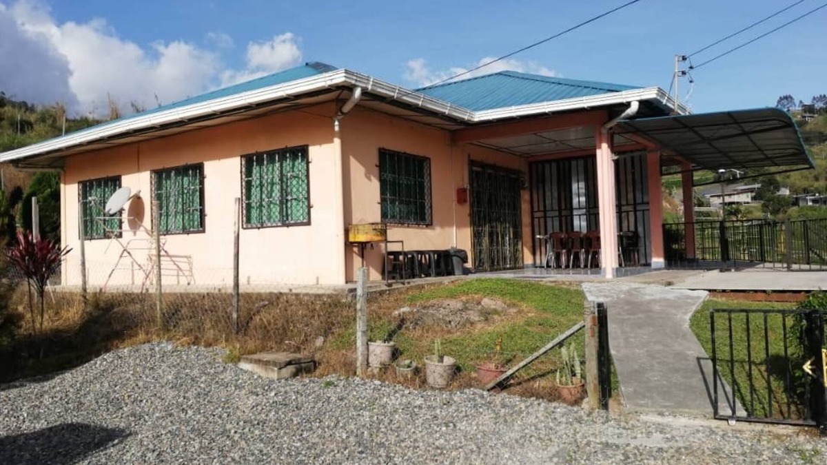 Kundasang House | Family Homestay Nearby Desa Dairy Farm (5 minutes)