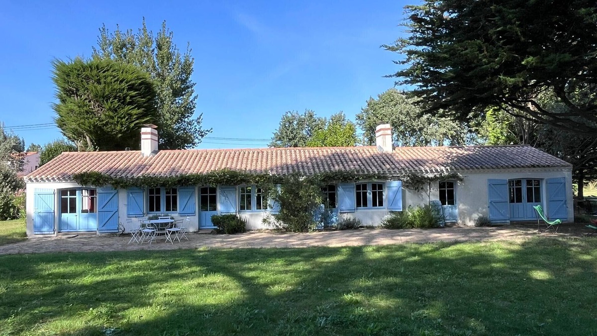 Notre-Dame-de-Monts Ski Chalet | Family house for 15 - 1km from the beach - Garden