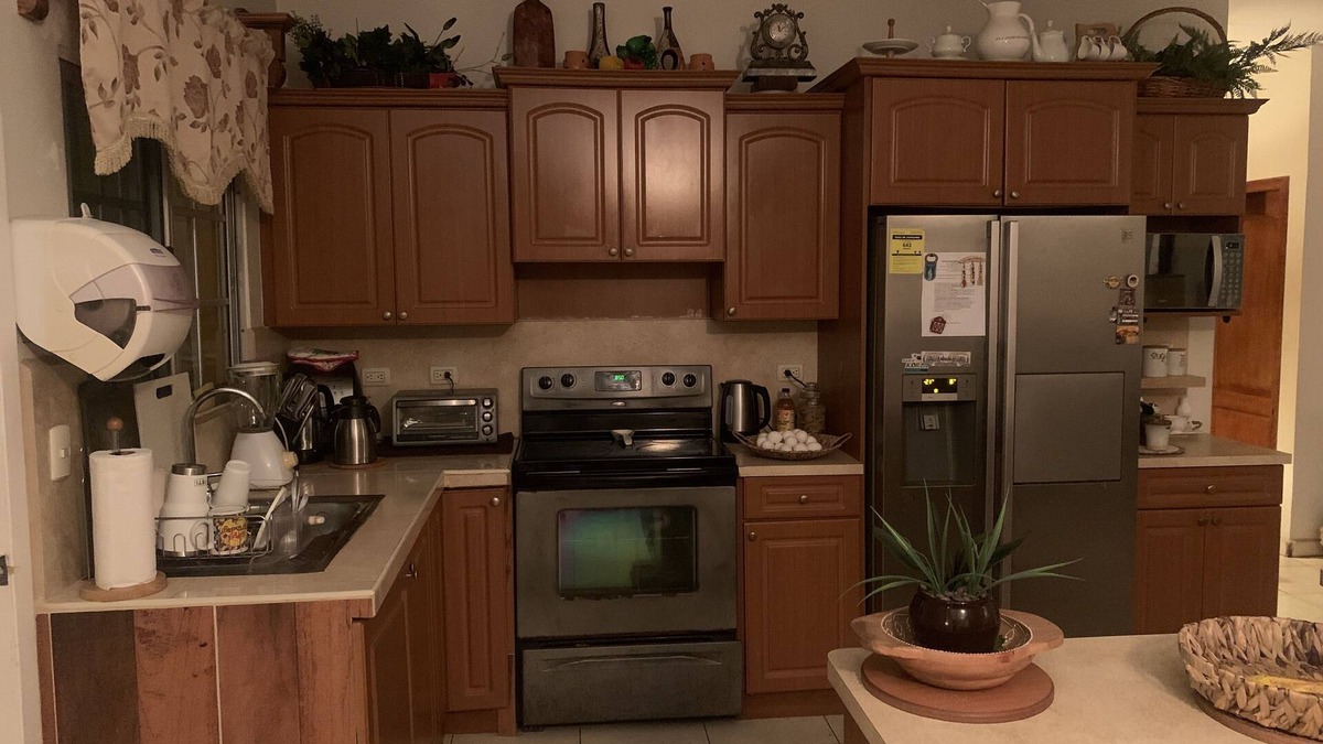 Sector 3 House | Family house close to tourist, basic and medical services. Security 24/7!