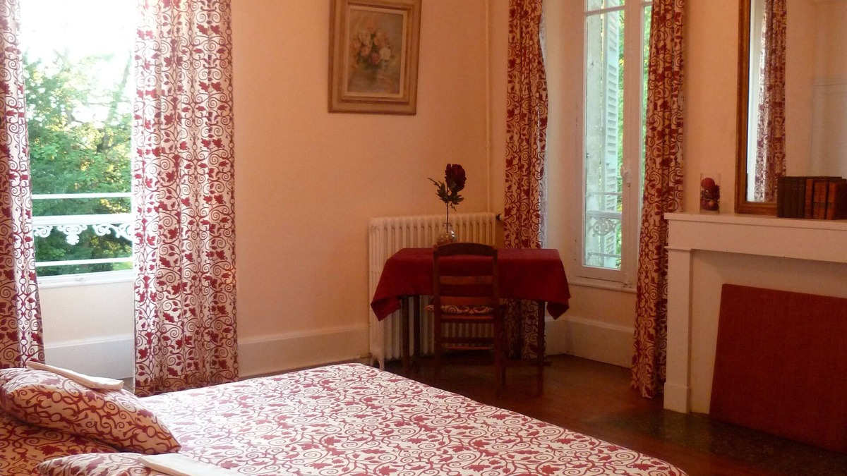Chateaudun House | Family house surrounded by a large park with large capacity Home