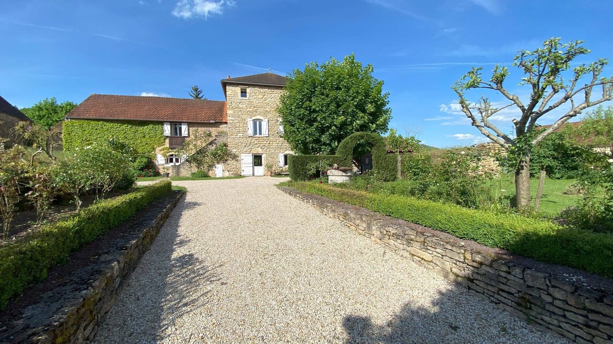 Vault-de-Lugny Villa | Family house with pool, Morvan in Bourgogne, near Avallon & Vézelay
